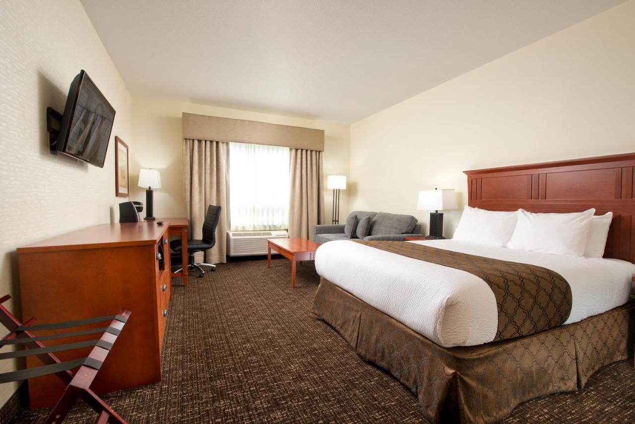 Gold Eagle Lodge North Battleford Bagian luar foto