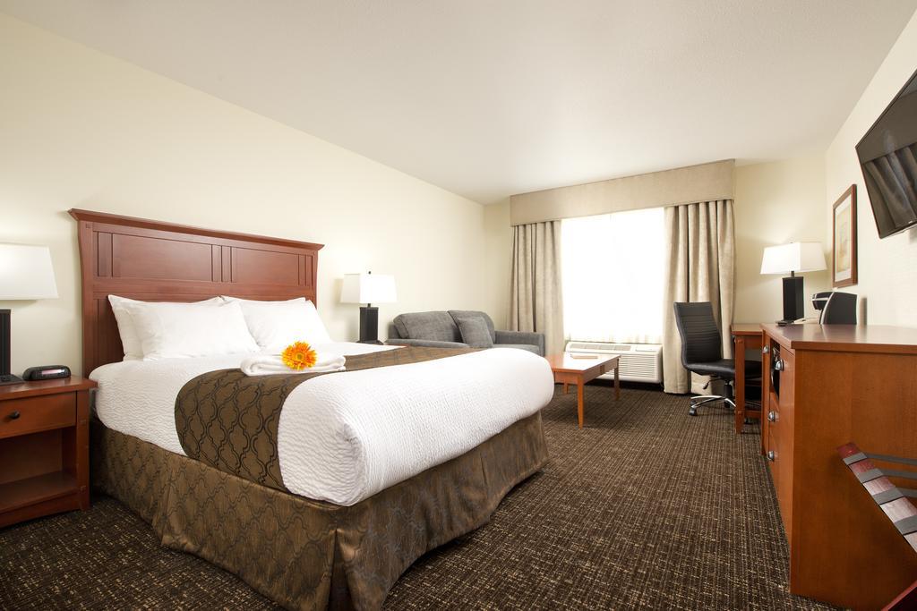 Gold Eagle Lodge North Battleford Bagian luar foto