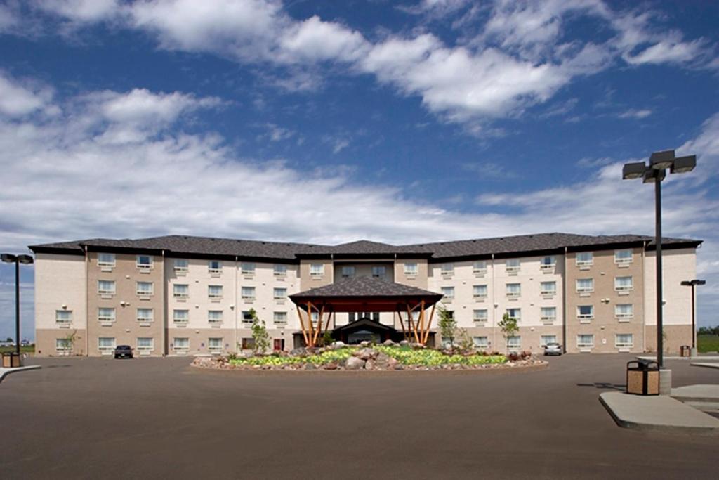 Gold Eagle Lodge North Battleford Bagian luar foto