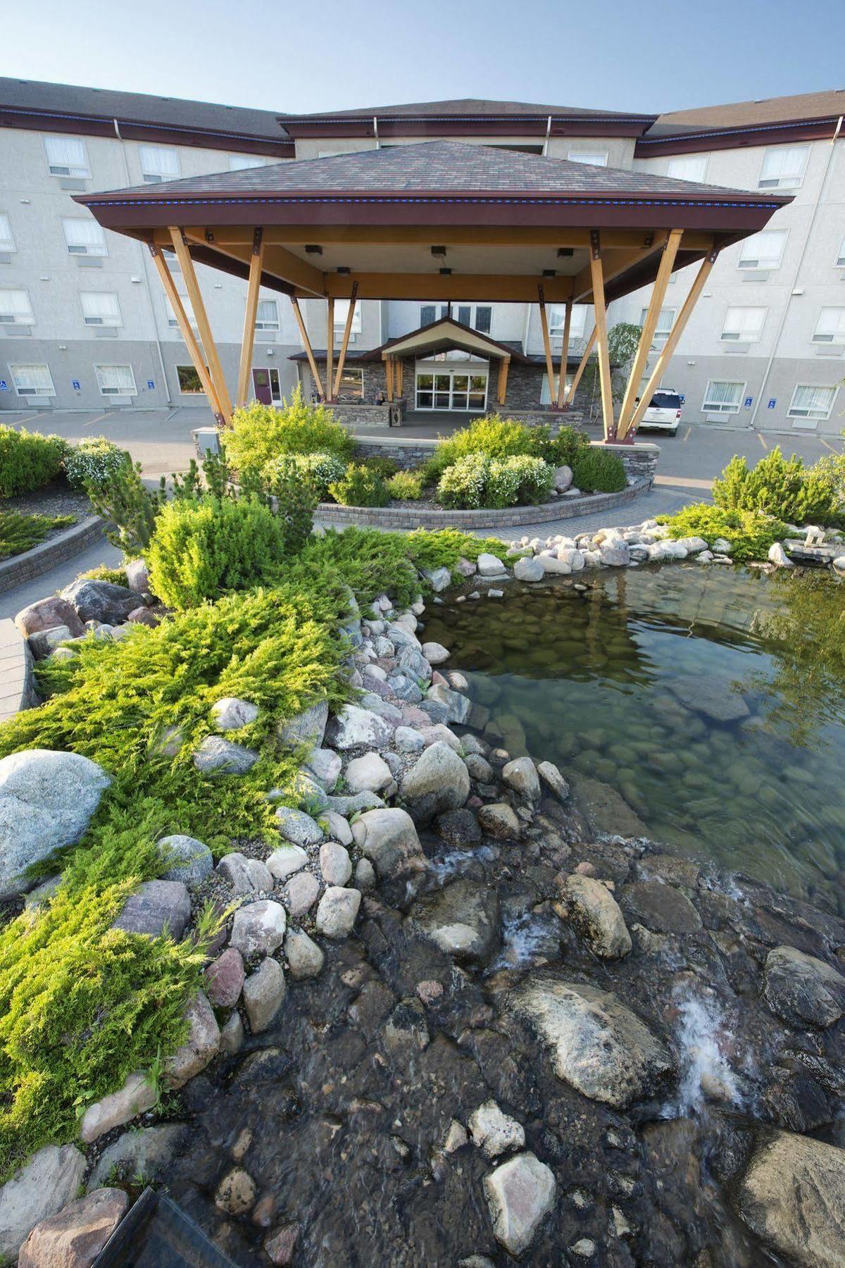 Gold Eagle Lodge North Battleford Bagian luar foto