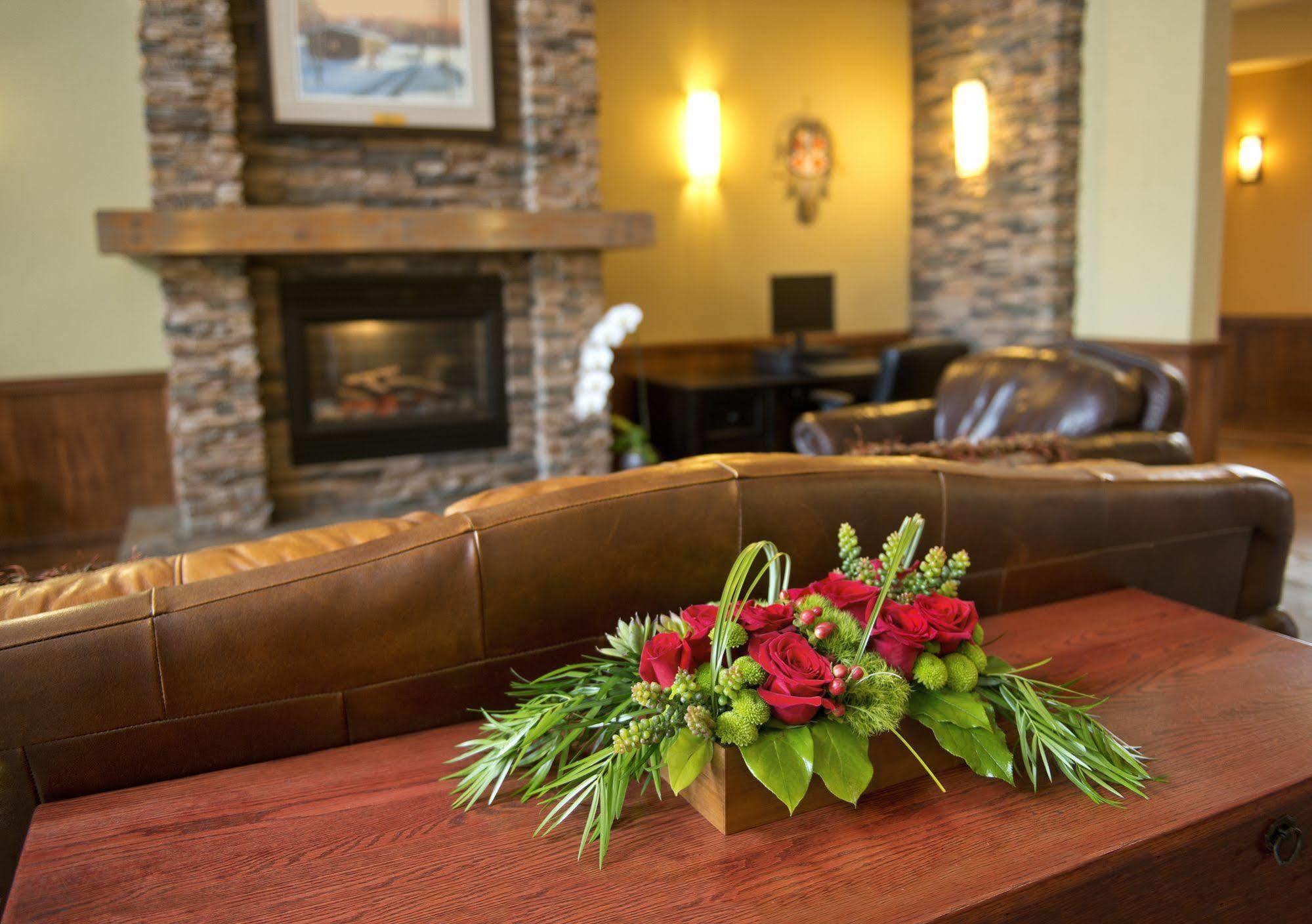 Gold Eagle Lodge North Battleford Bagian luar foto