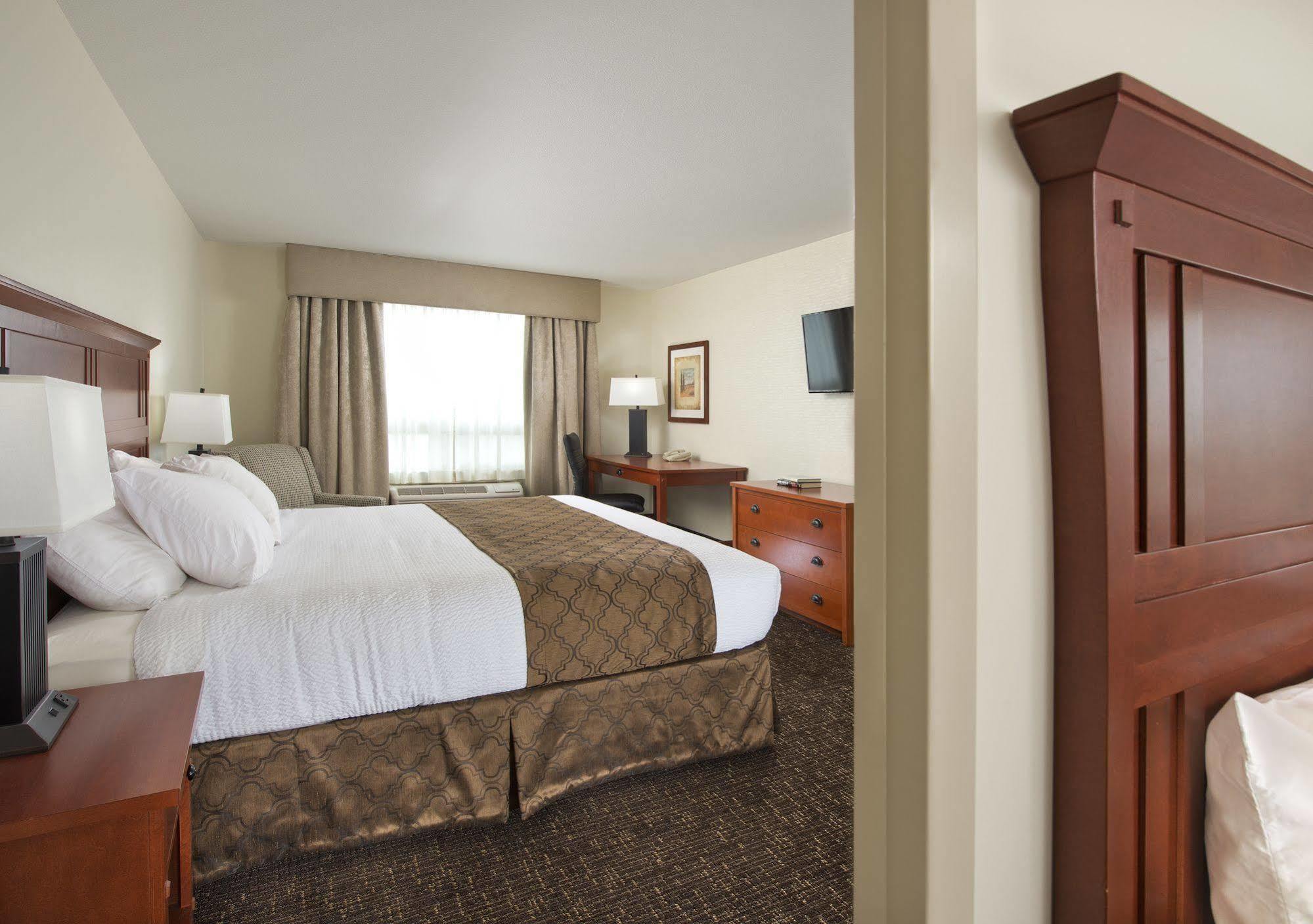 Gold Eagle Lodge North Battleford Bagian luar foto