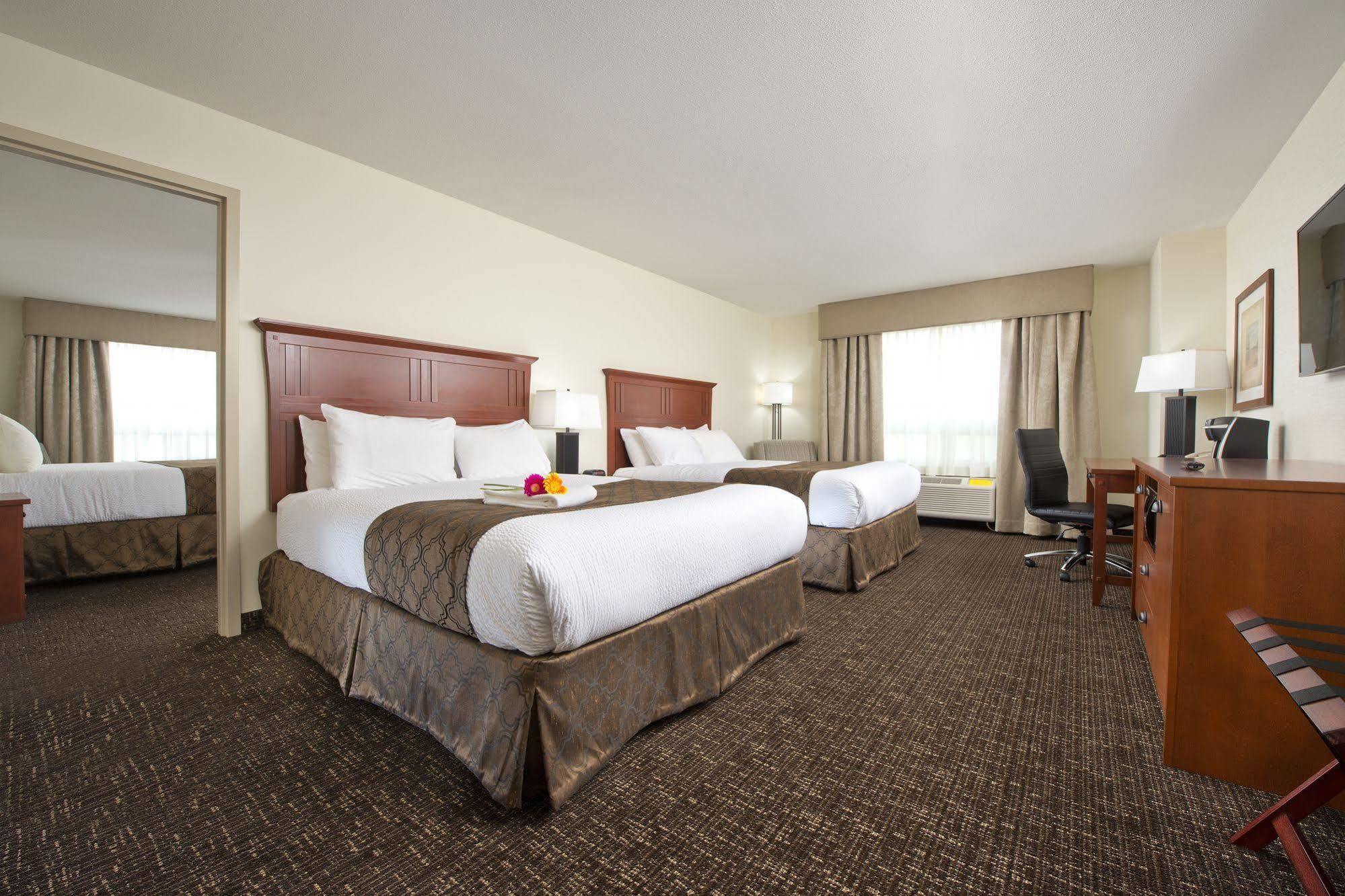 Gold Eagle Lodge North Battleford Bagian luar foto