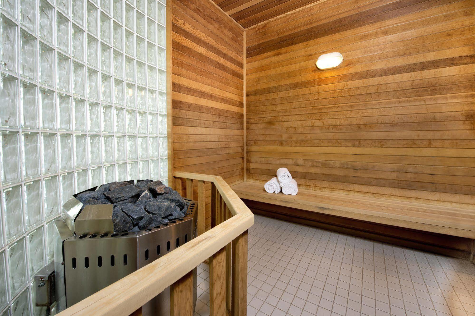 Gold Eagle Lodge North Battleford Bagian luar foto