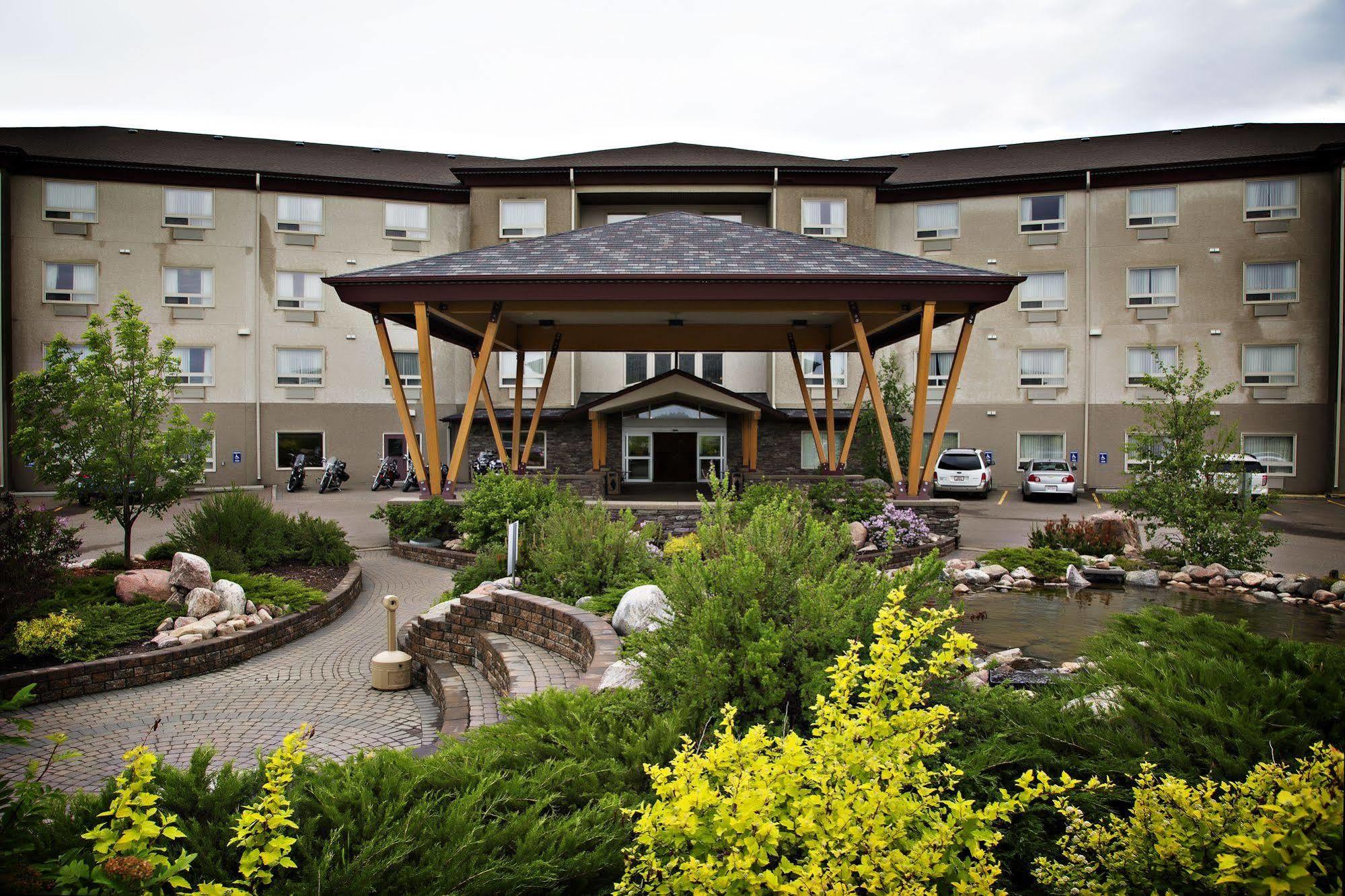 Gold Eagle Lodge North Battleford Bagian luar foto