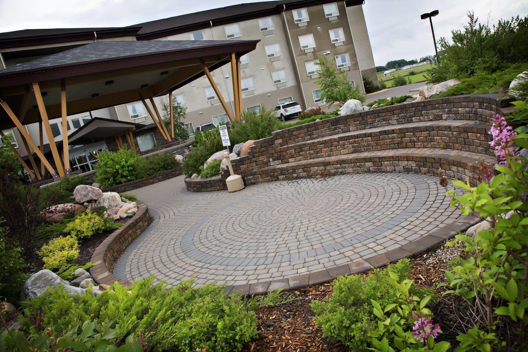Gold Eagle Lodge North Battleford Bagian luar foto
