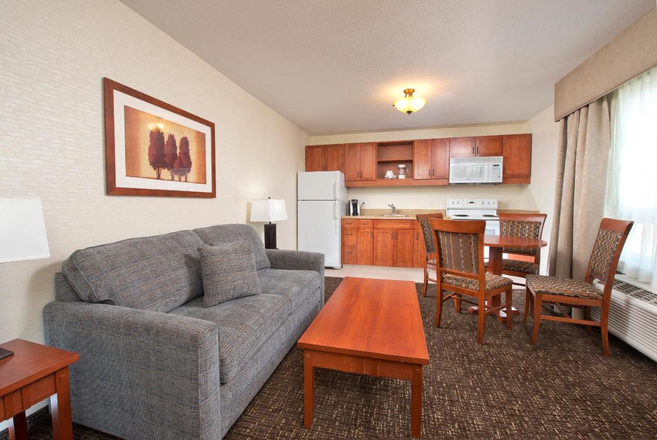Gold Eagle Lodge North Battleford Bagian luar foto
